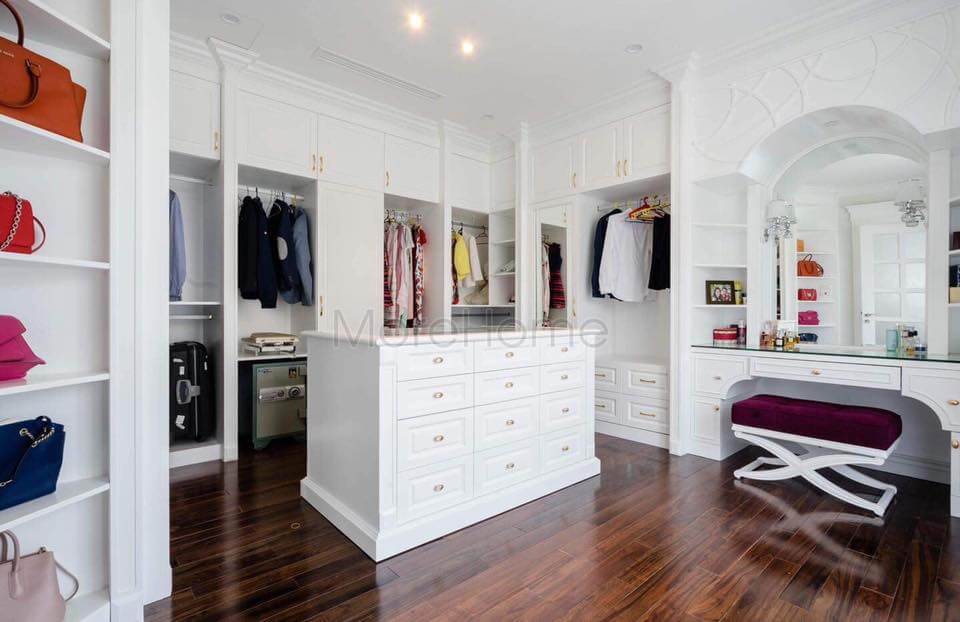 Tủ quần áo chạm trần - âm tường giúp tối đa diện tích sử dụng của gia chủ Mẫu nội thất biệt thự đẹp