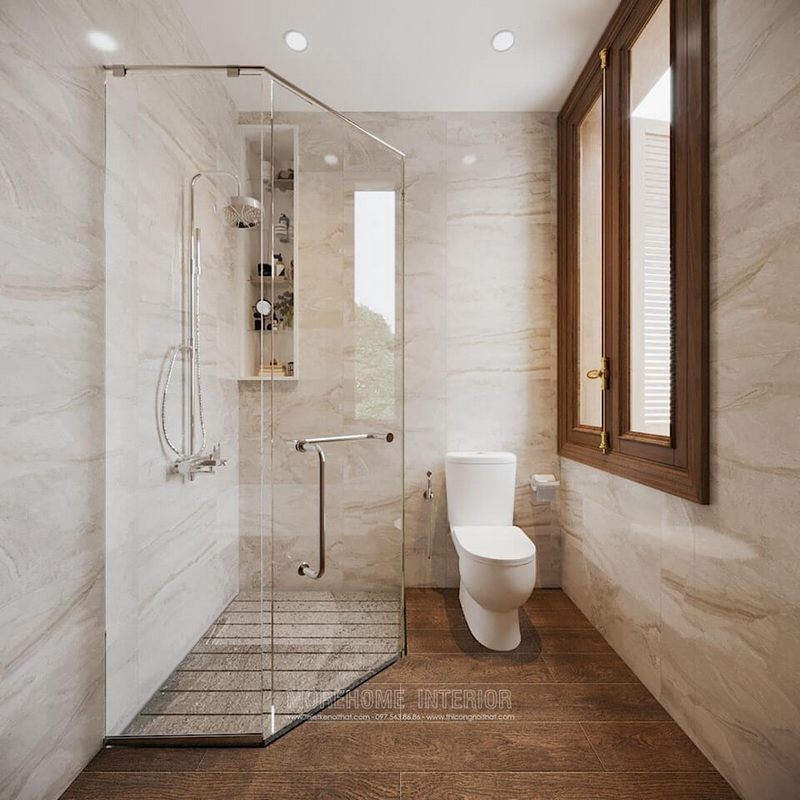 được thiết kế đẹp và sang trọng, có vách tắm kính để tạo sự thoải mái cho người sử dụng.