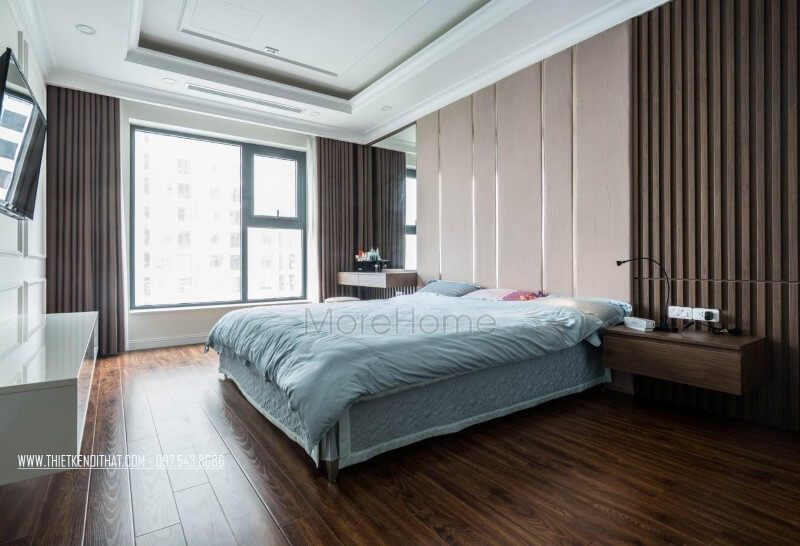 Vách gỗ công nghiệp làm cho mảng tường nới phòng ngủ thêm phần ấn tượng