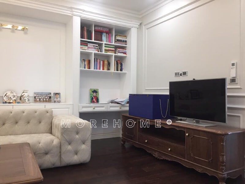 Morehome đã hoàn thành việc sản xuất và lắp đặt mẫu kệ tivi gỗ óc chó tự nhiên tại biệt thự cao cấp Ecopark Hưng Yên.